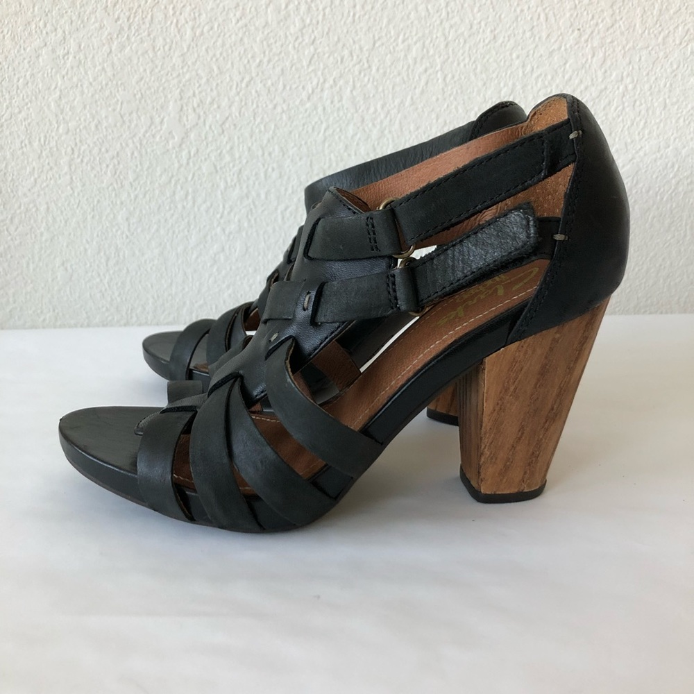 Clarks Indigo strappy sandals black size 6